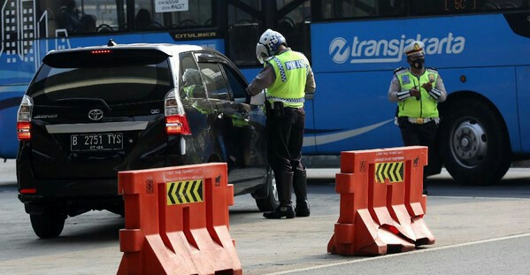 1.062 Mobil Ditindak di Hari Pertama Pemberlakuan Tilang Ganjil Genap.