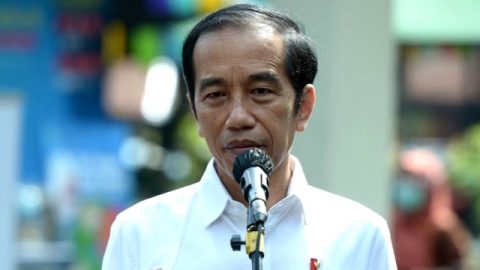 Presiden Joko Widodo usai meninjau simulasi pemberian vaksinasi COVID-19, di Puskesmas Tanah Sareal, Kota Bogor, Jawa Barat, Rabu (18/11). Foto: Biro Pers Sekretariat Presiden