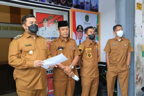 Bupati Labuhanbatu Utara Hendriyanto Sitorus, SE, MM bersama Wakil Bupati H. Samsul Tanjung, ST, MH, saat melakukan inspeksi mendadak atau sidak ke Kantor OPD. Foto: Dok Istimewa. Selasa, (18/05/2021) Amlin NST.