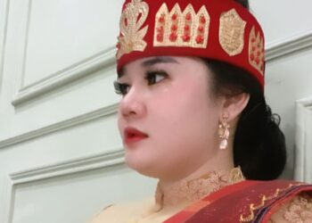 Nazwa Revita saat mengenakan kostum baju adat Batak Toba. Foto: Dok Nazwa Revita.