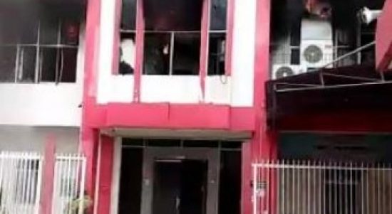 Gedung Plasa Telkom Pekanbaru terbakar (istimewa)