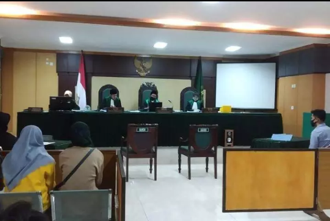 Suasana persidangan perkara warisan oleh Rully dengan menggugat ibunya di Pengadilan Agama Praya Lombok Tengah, Kamis (13/08/20).