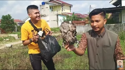 Video prank YouTuber memberi daging kurban yang ternyata berisi sampah (YouTube Edo putra Official)