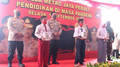 500 Modem di bagikan Polda Metro Jaya ke Siswa Tak Mampu. (MSC)