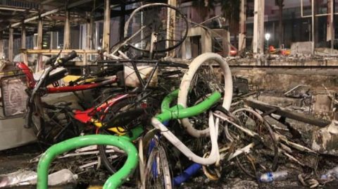 Kondisi Fasilitas Sewa Sepeda yang di bakar Massa Pengunjukrasa. Foto: MSC