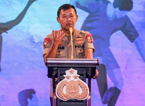 Kapolri Jenderal Pol Idham Azis memberi sambutan saat Peluncuran tim dan kostum Bhayangkara di Auditorium Perguruan Tinggi Ilmu Kepolisian (PTIK), Jakarta. Foto: ANTARA FOTO/Galih Pradipta