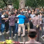 Aksi Unjukrasa Gerilyawan saat Ricuh dengan Pihak Kepolisan.