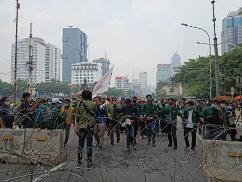 Massa Demonstran berkumpul di sekitar Patung Kuda. Foto: MSC