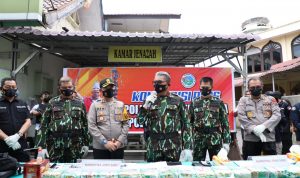 Kapolda Sumut Irjen Pol. Drs. Martuani Sormin,M.Si pimpin press release pengungkapan kasus tindak pidana Narkotika seberat 15 kg sabu jaringan Aceh-Sumut-Riau (Dumai) di Polres Labuhanbatu. Foto: Dok. Istimewa.