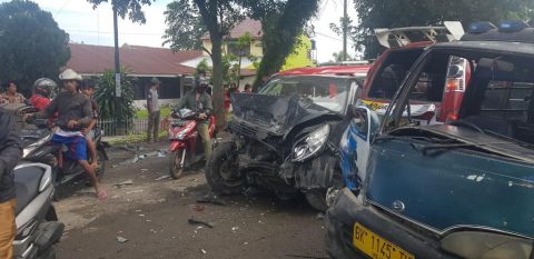 Foto: Kecelakaan beruntun di Jalan Asahan, Kabupaten Simalungun, Sumatera Utara.