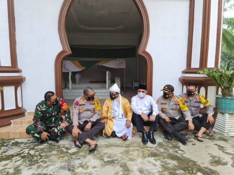 Kapoldasu Saat bersilaturahmi dengan Tokoh Agama TGB di Kabupaten Simalungun. Foto: Dok. humas Polres Simalungun.