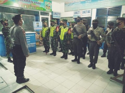 Polres Simalungun dan Kodim 0207/Simalungun, Sumatera Utara saat melakukan Patroli pada, Sabtu (05/12/2020) malam. Foto: Dok. Humas Polres Simalungun.