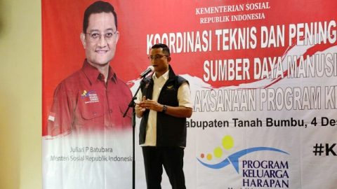 Menteri Sosial Juliari P Batubara menghadiri 'Rapat Koordinasi Teknis Peningkatan Kualitas Sumber Daya Manusia Program Keluarga Harapan' di Kabupten Tanah Bumbu, Kalimantan Selatan, Jumat (04/12/2020). Foto: Kemensos RI