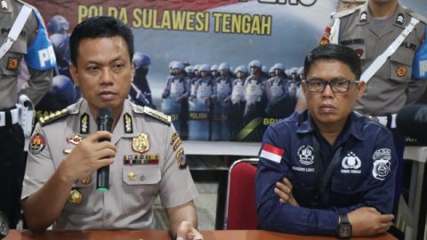 Kabid Humas Polda Sulteng Kombes Pol Didik Supranoto (kiri) dan Kasubbid Penmas Humas Polda Sulteng Kompol Sugeng Lestari. Foto: Istimewa