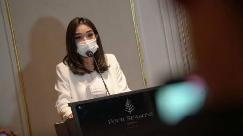 Gisella Anastasia memberikan keterangan pers penetapan sebagai tersangka kasus penyebaran video porno di Jakarta, Rabu (6/1). Foto: Jamal Ramadhan/kumparan