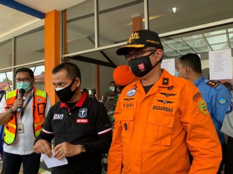 Basarnas dan tim DVI Biddokes Polda Kalbar memberikan keterangan pers terkait pengambilan sampel DNA. Foto: Teri/Hi!Pontianak