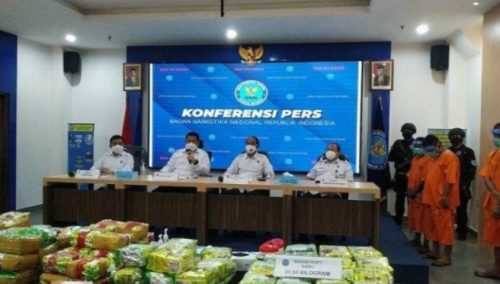 Badan Narkotika Nasional (BNN) kembali mengagalkan penyelundupan dalam dua kasus sindikat narkoba di Tanah Sumatera. Ada tujuh pelaku yang diamankan dalam dua kasus ini. Foto: Tribunnews.com