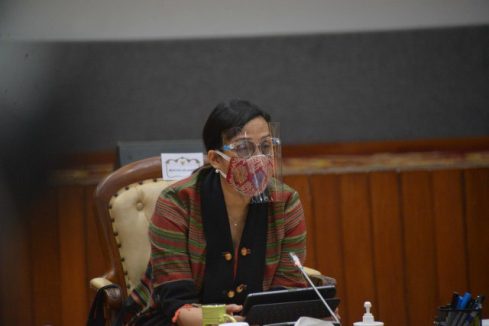 Menkeu Sri Mulyani saat konpers penjelasan UU Cipta Kerja, Rabu (7/10). Foto: Kemenko perekonomian