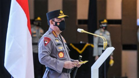 Kapolri Jenderal Pol Listyo Sigit Prabowo memberikan sambutan saat upacara pelantikan dan serah terima jabatan pejabat tinggi Polri di Mabes Polri, Jakarta, Rabu (24/2). Foto: Galih Pradipta/ANTARA FOTO