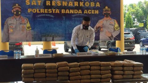 Konfrensi pers di Polresta Banda Aceh terkait penggagalan pengiriman 90 kilogram ganja ke Jakarta. Foto: Zuhri Noviandi/kumparan