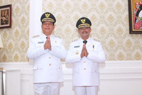(Kiri) Bupati Kabupaten Simalungun Radiapoh Hasiholan Sinaga , SH dan Wakil Bupati Zonny Waldi (kanan). Foto: Dok. Istimewa.