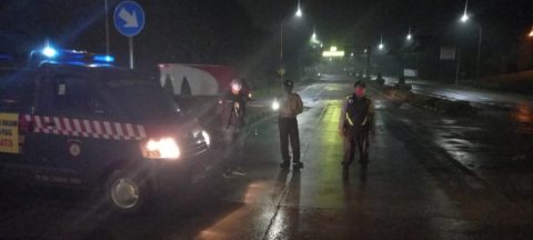 Jajaran Polsek Cikarang Pusat Polres Metro Bekasi saat melaksanakan kegiatan Antisipasi Sahur On The Road (SOTR). Foto: mascipoldotcom