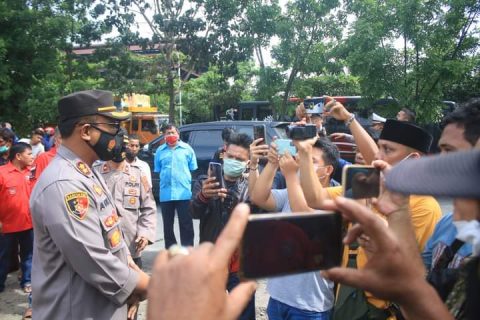 Kapolres Tebing Tinggi, AKBP Agus Sugiyarso, S.I.K saat diwawancarai sejumlah Awak media. Foto: Roy. Selasa, (04/05/2021).