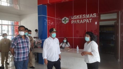 Bupati Simalungun Radiapoh Hasiholan Sinaga saat sidak ke Parapat. Foto: Istimewa. Selasa, (04/05/2021).
