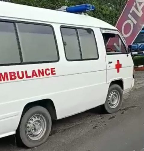 Mobil Ambulance bawa Pemudik diminta Putar Balik. Foto: Roy. Jumat, (14/05/2021).