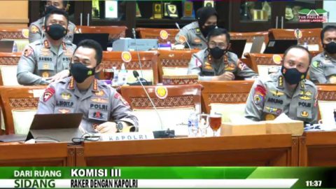 Kapolri saat Raker di Komisi III. Foto: TV Parlemen