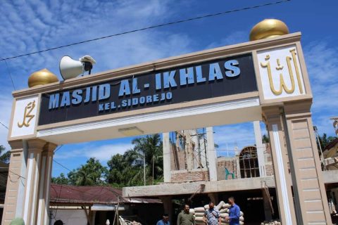 Pemberian Bantuan Pembangunan Masjid Al Ikhlas. Foto: Istimewa. Rabu, (30/06/2021) Amlin NST.