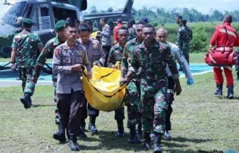 ILUSTRASI: Evakuasi korban kekejaman KKB Papua (JPG)