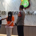 Tersangka investasi bodong inisial HS diringkus Satreskrim Polres Metro Jakarta Barat, Selasa (8/6/2021). Foto: Wartakota.