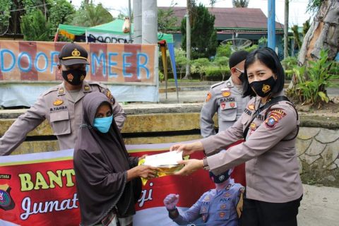 Pemberian Bantuan Sosial Kepada Masyarakat Kurang Mampu. Foto: Dok. Istimewa. Jumat, (02/07/2021) Amlin NST.