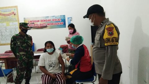 Pelaksanaan Vaksinasi Covid-19 Tahap ke II di Kecamatan Kotarih, Kabupaten Serdang Bedagai. Foto: Humas Polres Serdang Bedagai. Minggu, (25/07/2021) Roy/Linktodays.com