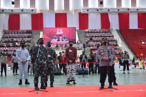(dari kiri ke kanan) Panglima TNI Marsekal Hadi Tjahjanto bersama Kapolri Jenderal Polisi Listyo Sigit Prabowo. Foto; Mascipoldotcom.