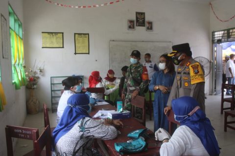 Vaksinasi Tahap II untuk Lansia, Guru dan Masyarakat. Foto: Humas Polres Sergai.