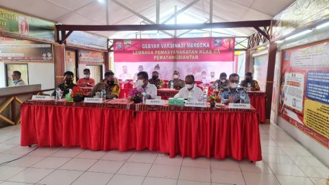 Rapat Evaluasi Perkembangan dan Tindak Lanjut PPKM Level 4 secara Virtual. Foto: Humas Polres Simalungun.