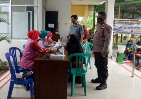 Monitoring Pelaksanaan Vaksinasi Tahap II di Puskesmas Tanjunh Beringin. Foto: Humas Polres Sergai.