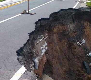 Akibat Diguyur Hujan terus Menerus, Ruas Jalan Siantar Seribudolok Terancam Putus.