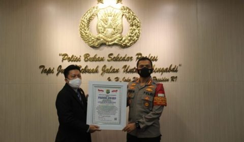 LEMKAPI saat beri Anugerah Presisi Award kepada Polrestro Jakarta Timur. Foto: Mascipoldotcom.
