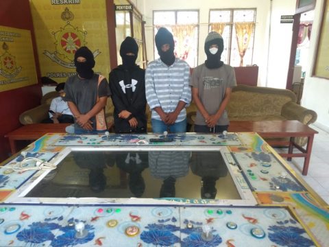 Tersangka Pemain dan Penyedia Judi Tembak Ikan alias Gelper dan Menjad Tembak Ikan diamankan di Polres Simalungun. Foto: Humas Polres Simalungun.