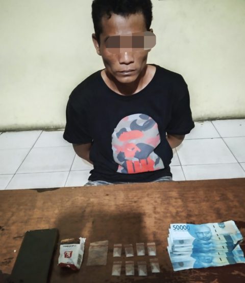 AS alias Dika diamankan Sat Narkoba Polres Simalungun bersama Barang Narkoba Jenis Shabu. Foto: Humas Polres Simalungun.