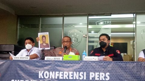 Kabid Humas Polda Metro Jaya, Kombes Pol Yusri Yunus dalam konferensi pers di Polda Metro Jaya, Senin (01/11/2021). Foto: Mascipoldotcom.