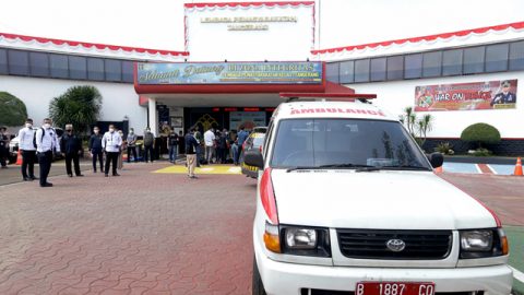 Sebuah ambulans terlihat di pintu masuk utama di Lapas Dewasa Klas 1 A Tangerang, Tangerang, Banten, Rabu (8/9). Foto: Ajeng Dinar Ulfiana/REUTERS