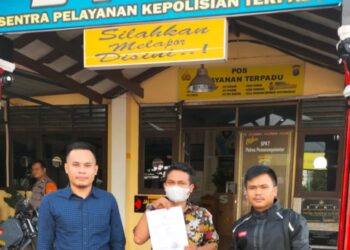 Tim kuasa hukum korban usai melapor di SPKT Polres Pematang Siantar. Foto: Istimewa.