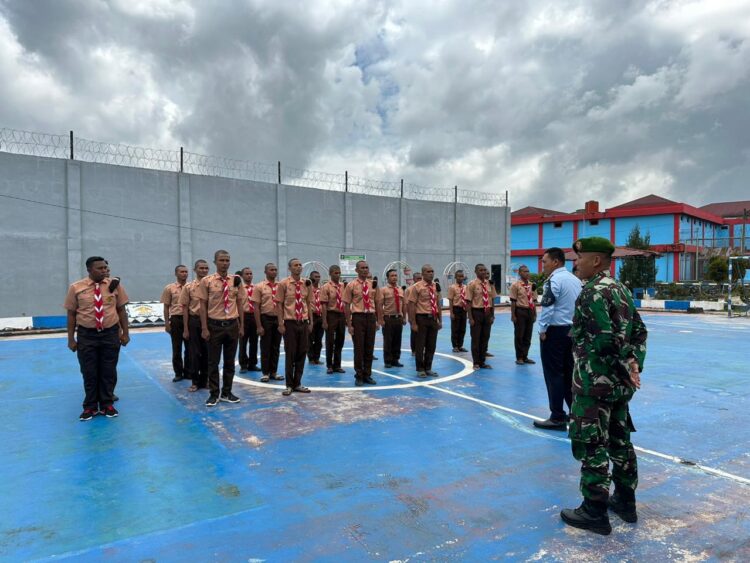 Warga Binaan Pemasyarakatan Lapas Kelas IIA Pematang Siantar saat latihan baris-berbaris. Foto: Dok Lapas.