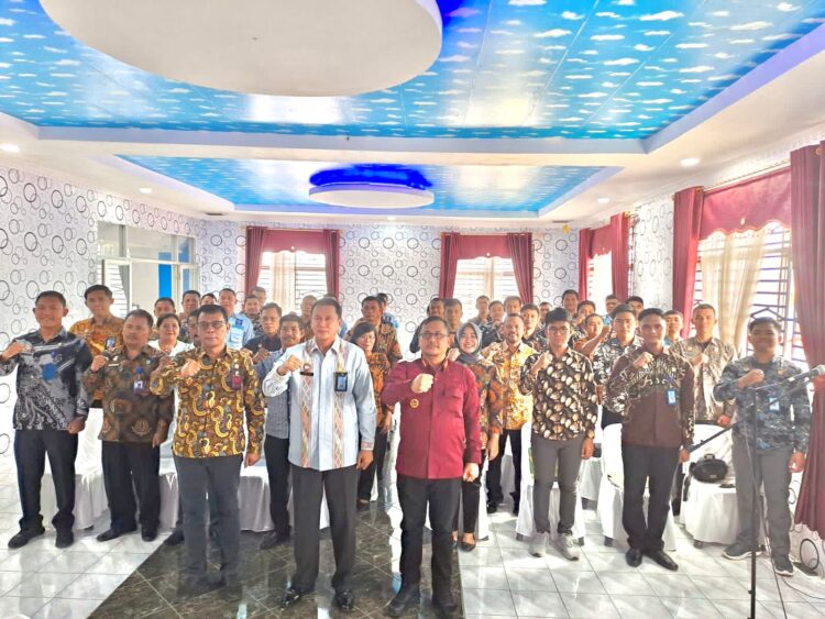 Kakanwilkumham Sumut dan Kadivpas saat mengunjungi Lapas Narkotika kelas IIA Pematang Siantar. Foto: Istimewa.