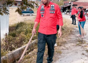 Kalapas Siborongborong saat bergotong royong guna ciptakan lingkungan bersih. Foto: istimewa.