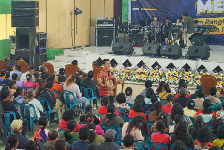 Bane Raja Manalu saat menghadiri acara DJKI Mendengar di GOR Sidikalang. Foto: Dok Istimewa.